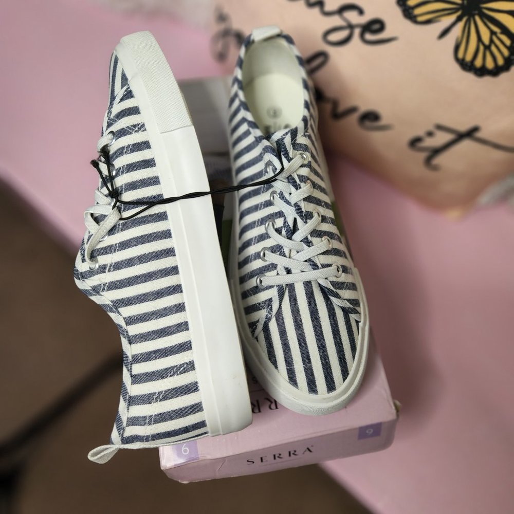 Shoes - Picture 2 of 2